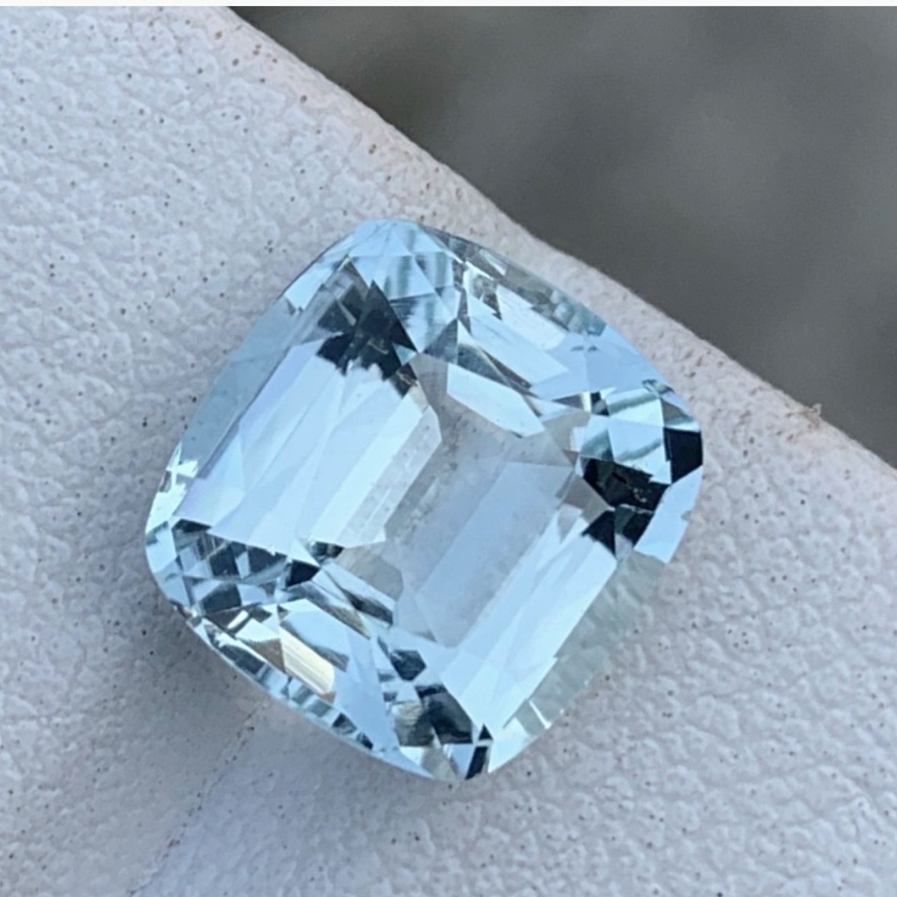 VVS 2.90CT Natural Aquamarine Gemstone Emerald Cut From Pakistan
